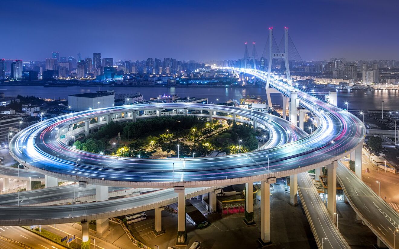 © iStockphoto / MarsYu; Nanpu Bridge, China 10 Incredible Bridges
