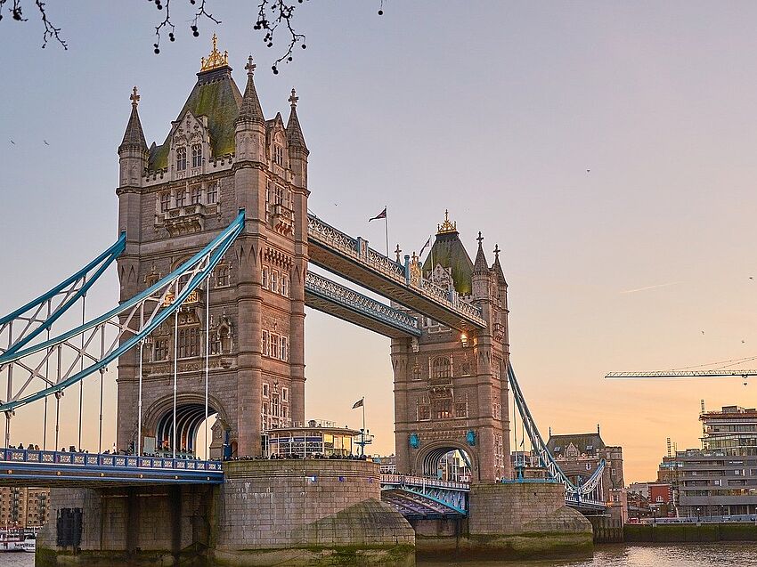 Tower-Bridge-London-20161220.jpg