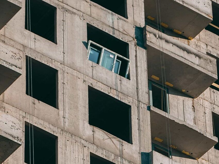 Edificio construido con hormigón prefabricado